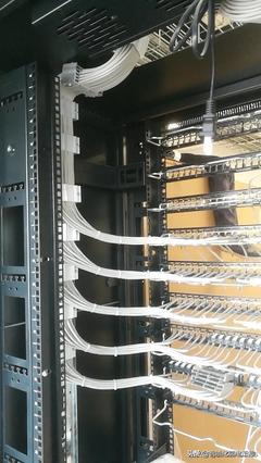 弱電工程機(jī)柜施工理線 哪個(gè)方案最佳？